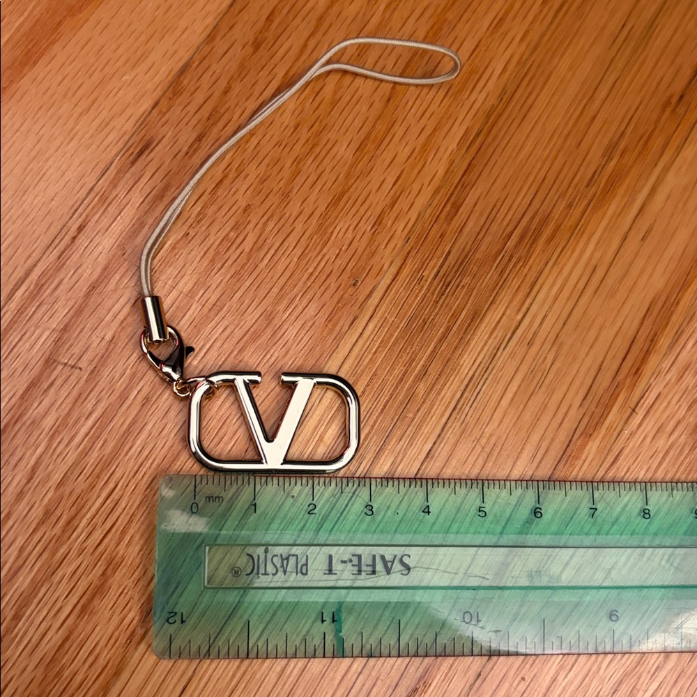 Valentino Gold charm - Picture 7 of 8